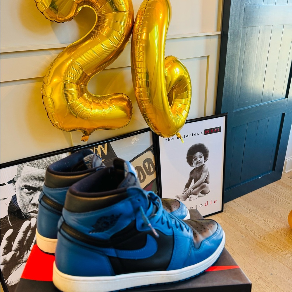 Retro Jordan 1 high OG//Jordan Sneakers in royal Blue and Black